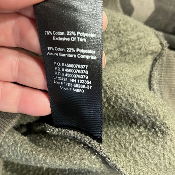 ❤️SOLD❤️TNA Green Camo Hoodie - Picture 6 of 8